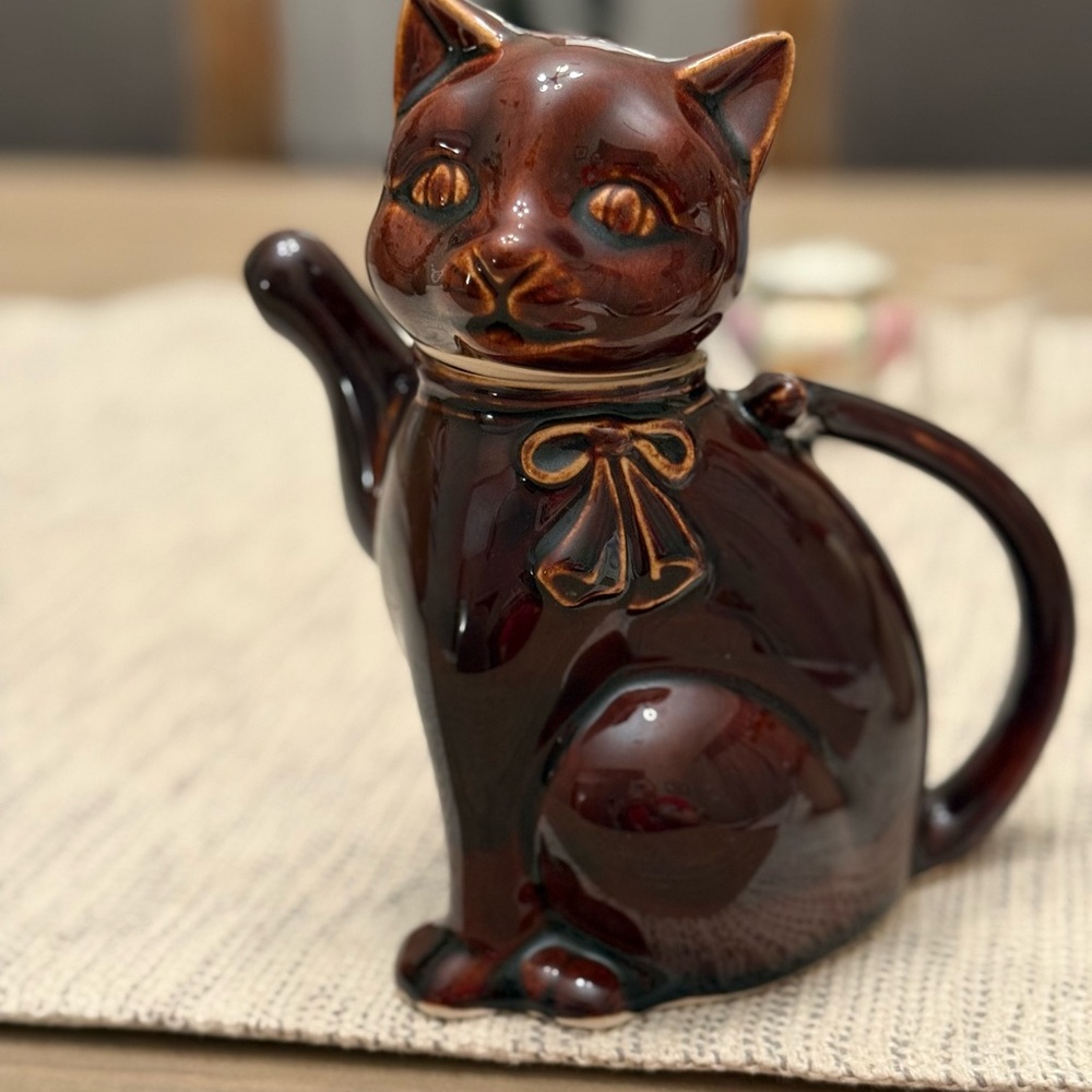 Maneki Neko Antique creamer/teapot- Brown Glaze